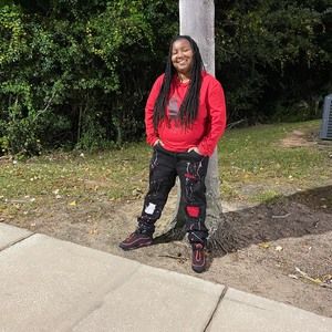 Meet your Posher, Monique